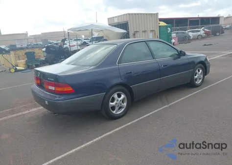1999 Lexus Es 300 from USA, damaged, VIN JT8BF28GXX0175837